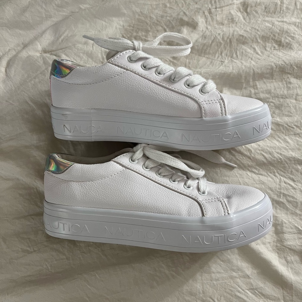 Nautica Women's White/ iridescent Sneakers